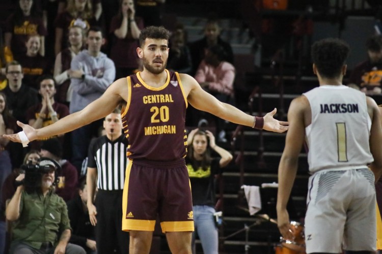 Warren senior Kevin McKay challenges his opponent.
